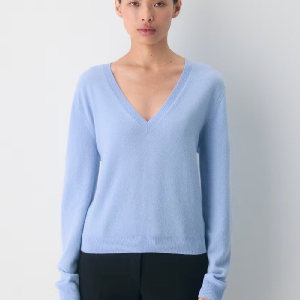 NWT Aritzia BARE Cashmere V Neck Sweater Dayflower Blue